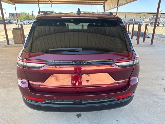 Used 2024 Jeep Grand Cherokee Limited w/ Black Appearance Package AWD/4WD image 7