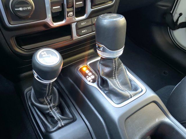 Used 2022 Jeep Wrangler Unlimited Sahara w/ LED Lighting Group AWD/4WD image 30
