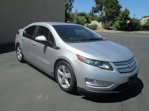 Used 2014 Chevrolet Volt Premium w/ Premium Trim Package FWD image 2