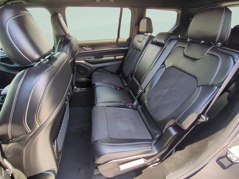 Used 2026 Jeep Grand Cherokee L 2WD image 9