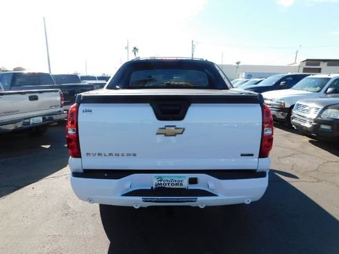 Used 2011 Chevrolet Avalanche LS w/ Regional Value Package image 5