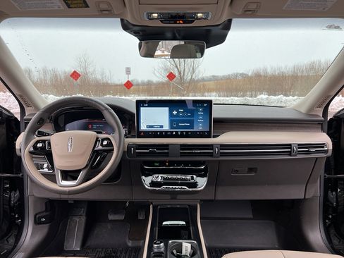 Used 2023 Lincoln Corsair Reserve w/ Equipment Group 202A image 20