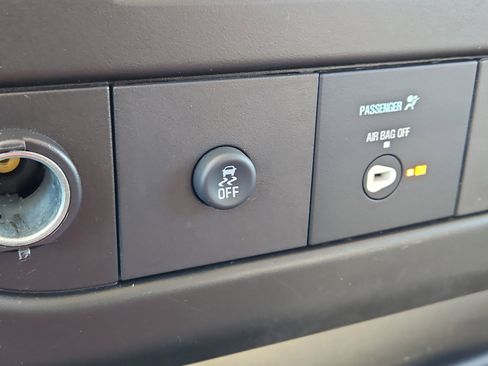 Used 2023 Chevrolet Express 2500 w/ Driver Convenience Package image 9