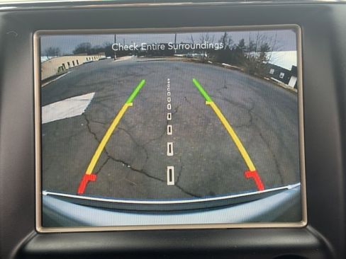 Used 2017 Jeep Grand Cherokee Limited w/ Luxury Group II image 32