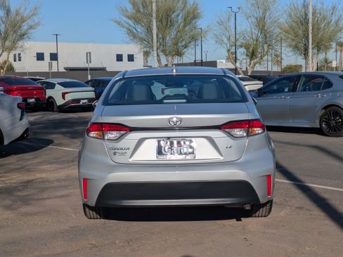 Used 2025 Toyota Corolla LE image 4