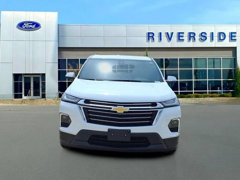 Used 2023 Chevrolet Traverse LT FWD image 2