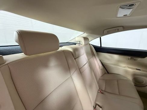 Used 2015 Lexus ES 350 w/ Luxury Package FWD image 29