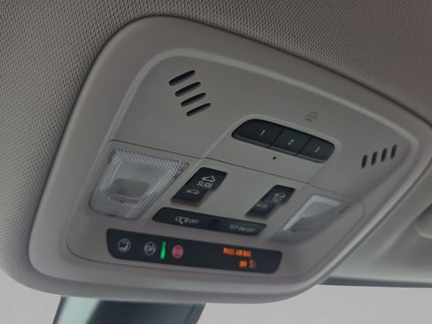 Used 2020 Chevrolet Traverse Premier w/ Redline Edition FWD image 24