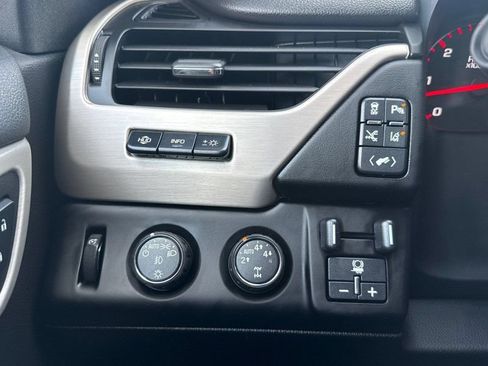 Used 2015 GMC Yukon Denali w/ Premium Package AWD/4WD image 32