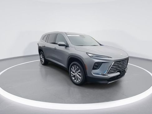 Used 2025 Buick Enclave Preferred image 2