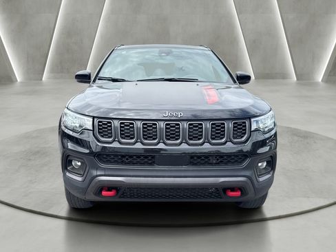 Used 2024 Jeep Compass Trailhawk AWD/4WD image 2