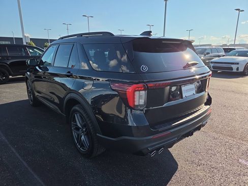 Used 2025 Ford Explorer ST AWD/4WD image 5