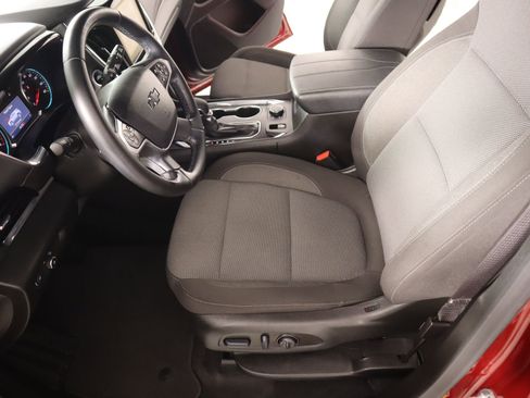 Used 2024 Chevrolet Traverse LT image 11