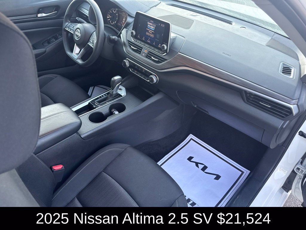 Used 2025 Nissan Altima 2.5 SV FWD image 17