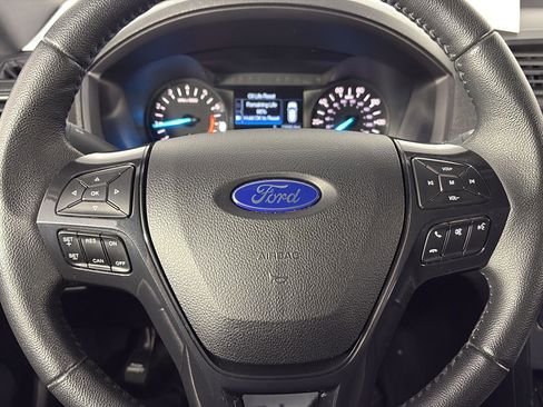Used 2018 Ford Explorer XLT image 33