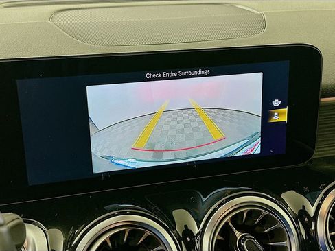 Used 2023 Mercedes-Benz GLB 250 4MATIC image 17