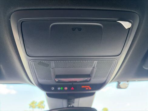 Used 2025 Chevrolet Traverse LT image 21