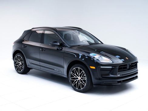 Certified 2026 Porsche Macan AWD/4WD image 7