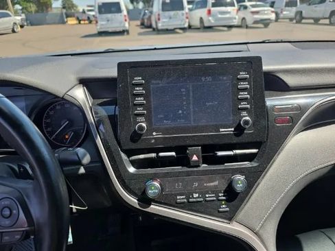Used 2021 Toyota Camry SE FWD image 11
