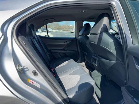Used 2018 Toyota Camry SE image 12