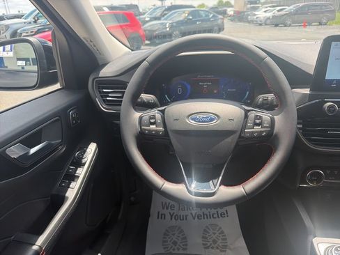 Certified 2022 Ford Escape SEL w/ SEL Stealth AWD Package image 19