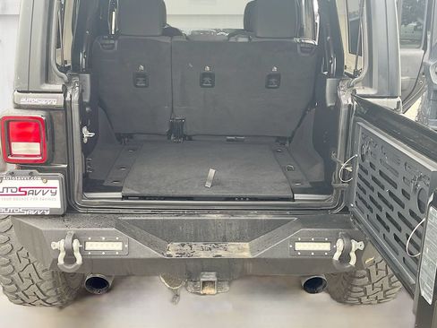 Used 2020 Jeep Wrangler Unlimited Sahara AWD/4WD image 27