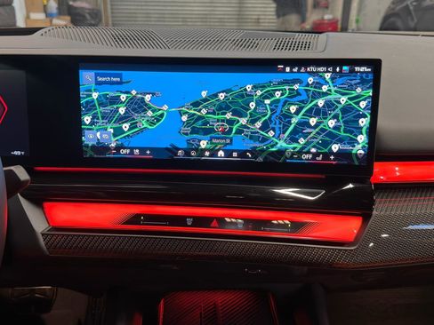 Used 2025 BMW M5 w/ Carbon Package image 19