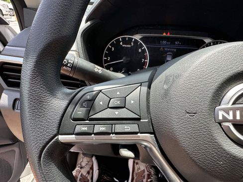 Used 2024 Nissan Altima 2.5 SV FWD image 28