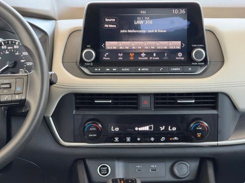 Used 2023 Nissan Rogue SV image 11