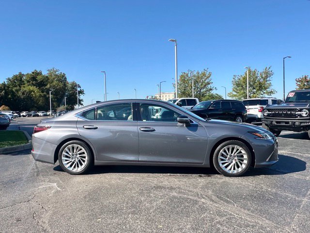 Used 2021 Lexus ES 350 Ultra Luxury w/ Accessory Package FWD image 15