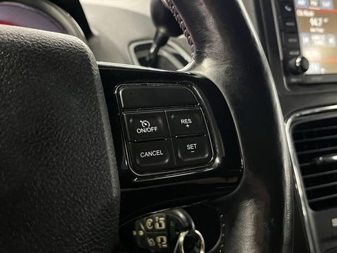 Used 2017 Dodge Grand Caravan SXT w/ Driver Convenience Group FWD image 24