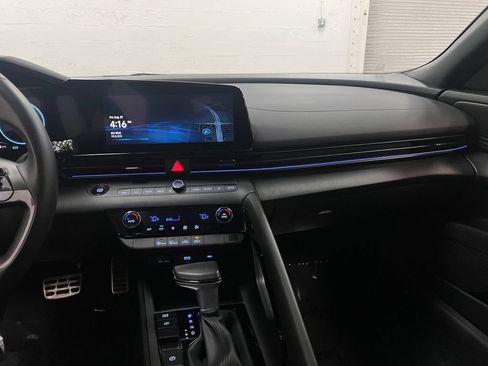 Used 2025 Hyundai Elantra SEL FWD image 18