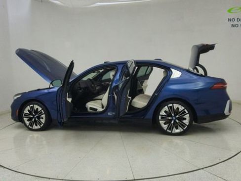 Used 2025 BMW i5 xDrive40 w/ Premium Package AWD/4WD image 73