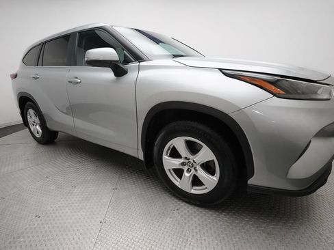 Used 2024 Toyota Highlander LE AWD/4WD image 74