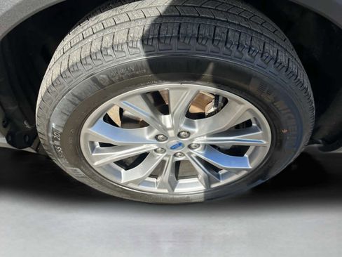 Used 2023 Ford Explorer Limited w/ Limited Technology Package image 11