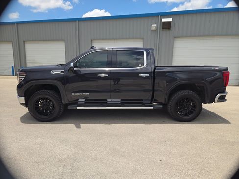 Used 2022 GMC Sierra 1500 SLT AWD/4WD image 6
