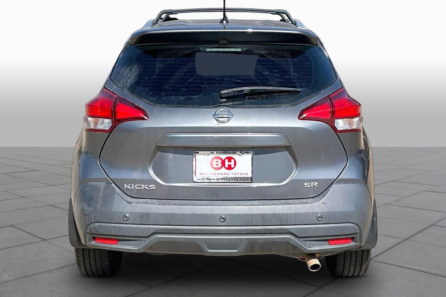 Used 2018 Nissan Kicks SR w/ Exterior Package FWD image 4