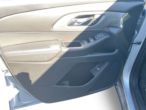 Used 2022 Chevrolet Traverse LT image 26