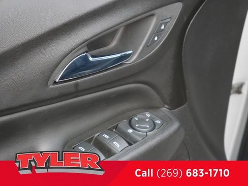Used 2021 Chevrolet Equinox LT FWD image 21