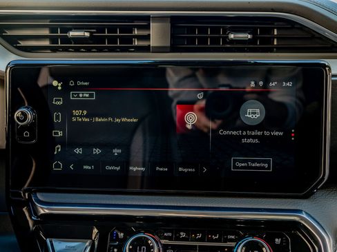 Used 2025 GMC Sierra 3500 Denali w/ Technology Package image 25