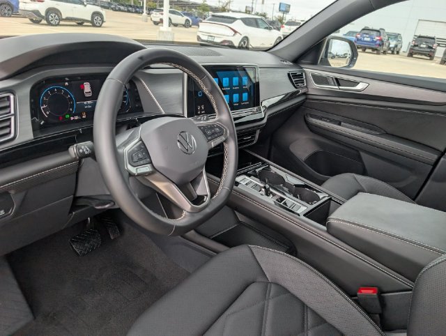 Used 2026 Volkswagen Atlas Cross Sport SE FWD image 9