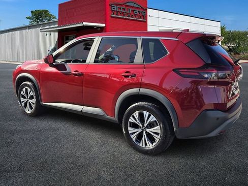 Used 2023 Nissan Rogue SV image 3