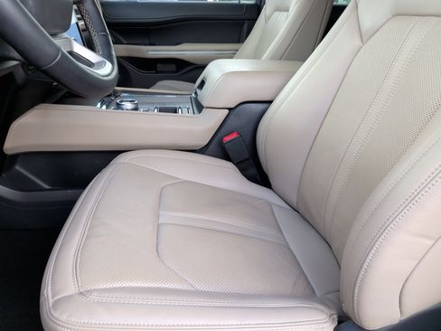 Used 2024 Ford Expedition Limited RWD image 24