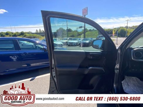 Used 2020 Toyota Tacoma SR5 AWD/4WD image 10