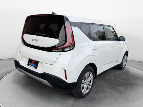 Used 2023 Kia Soul LX image 5