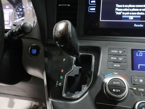 Used 2015 Toyota Sienna XLE AWD/4WD image 27