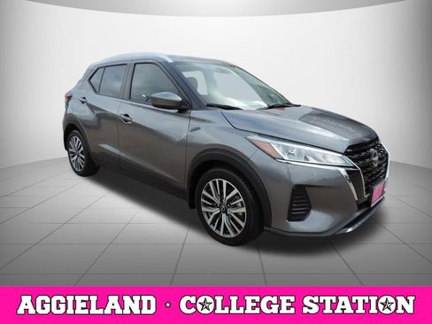 Used 2023 Nissan Kicks SV FWD image 3