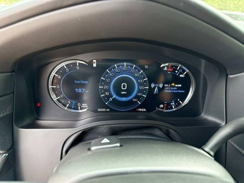 Used 2020 Cadillac Escalade Platinum image 28