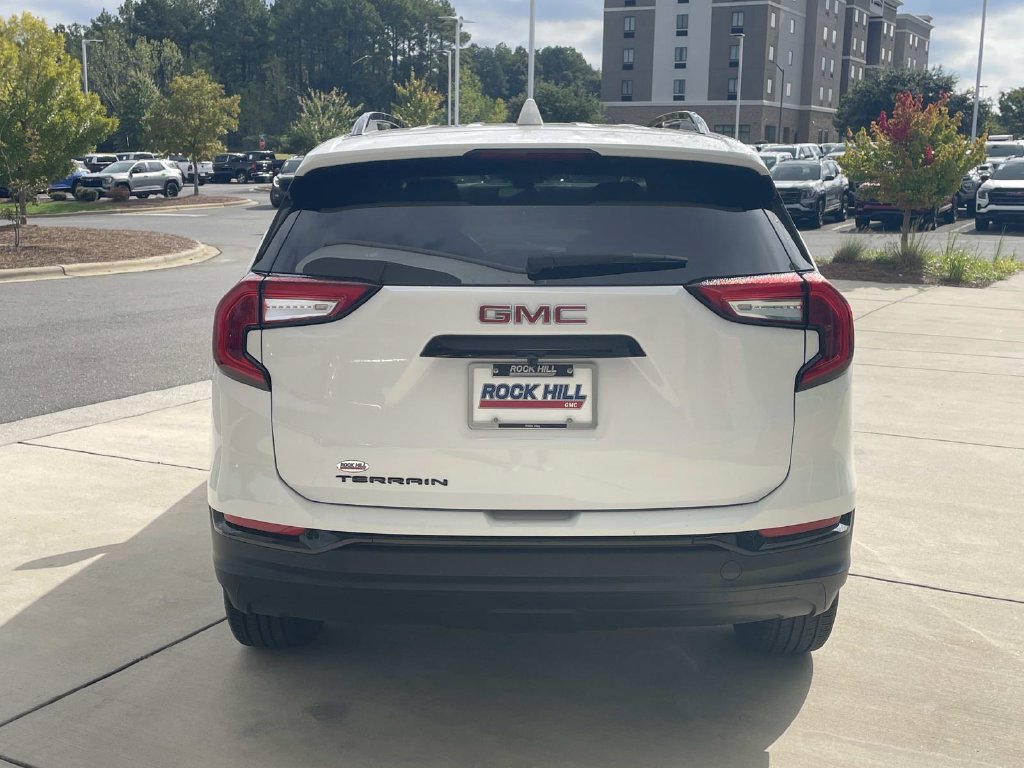 Used 2024 GMC Terrain SLE w/ Driver Convenience Package FWD image 3