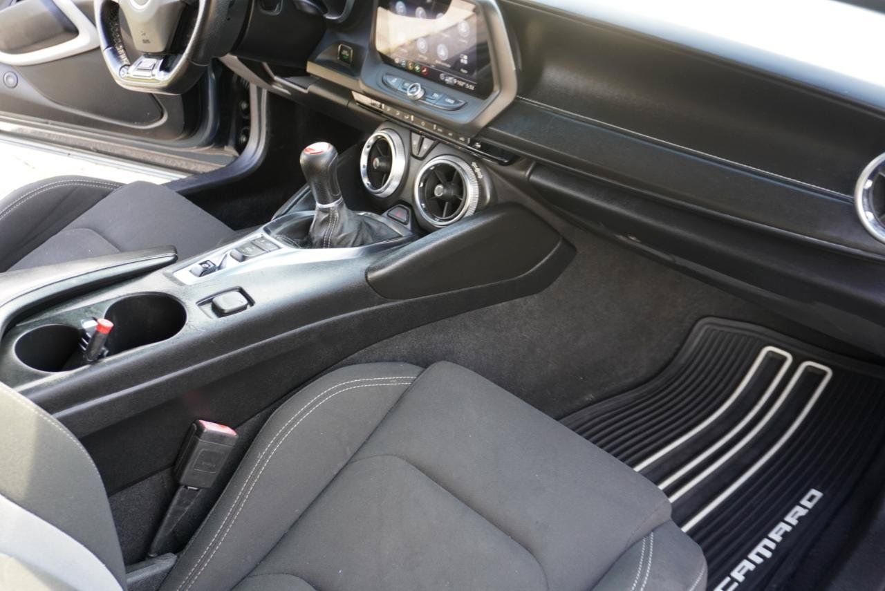 Used 2020 Chevrolet Camaro SS RWD image 21